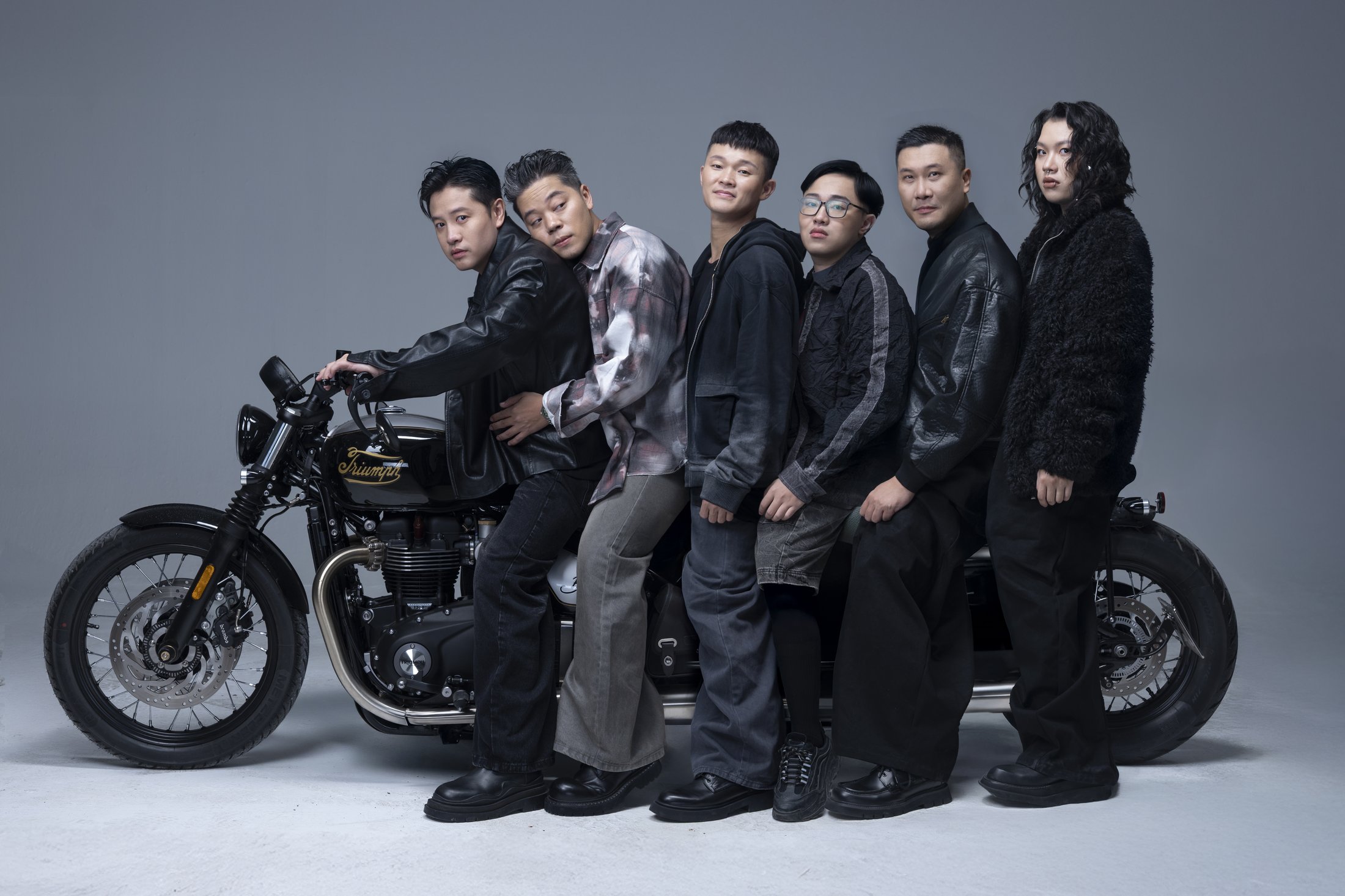 Picker Band chụp ảnh nhóm